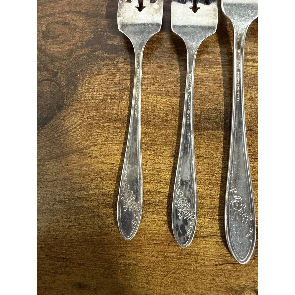 Oneida Community Tudor Plate Silver-Plated Forks Set of 4 Ornate Floral Pattern